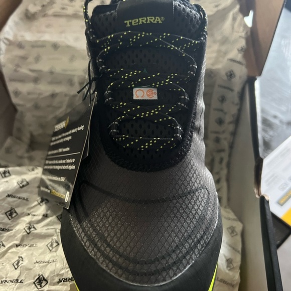 Brand new with tags. Terra safety shoe - Picture 3 of 5